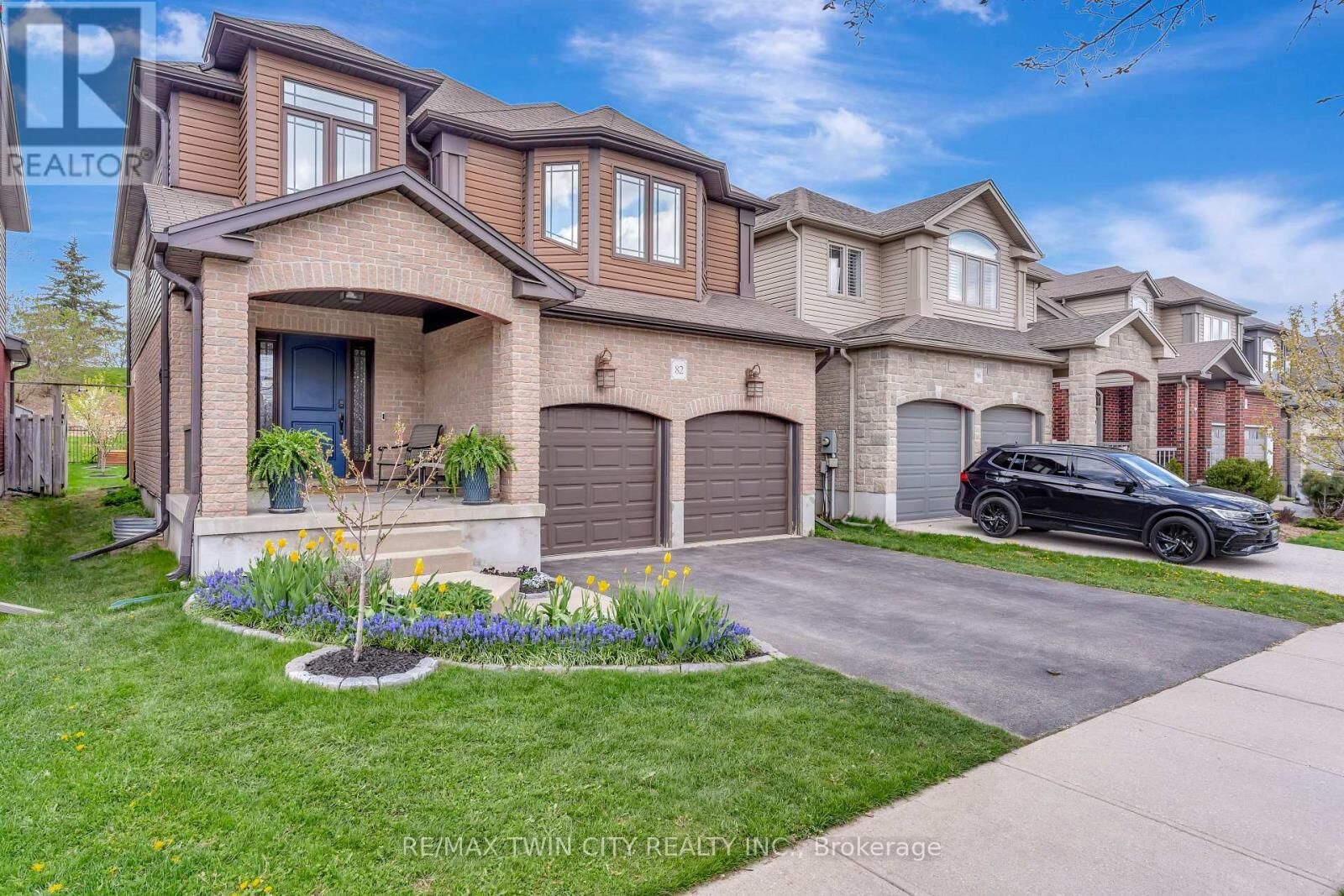 Property Photo:  82 Maplecrest Drive  ON N0B 1M0 