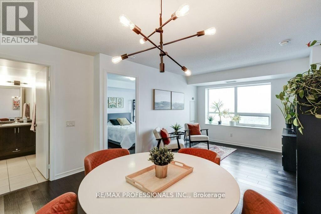 Property Photo:  60 Heintzman Street 930  ON M6P 5A1 