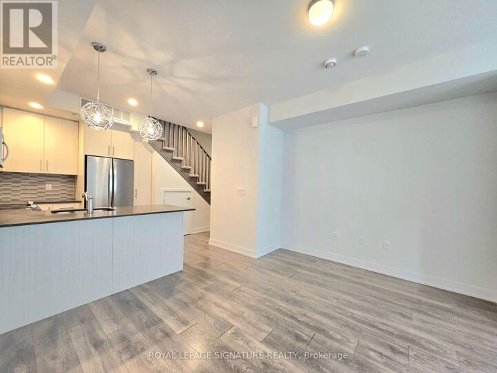 Property Photo:  3492 Widdicombe Way 6  ON L5L 0B8 