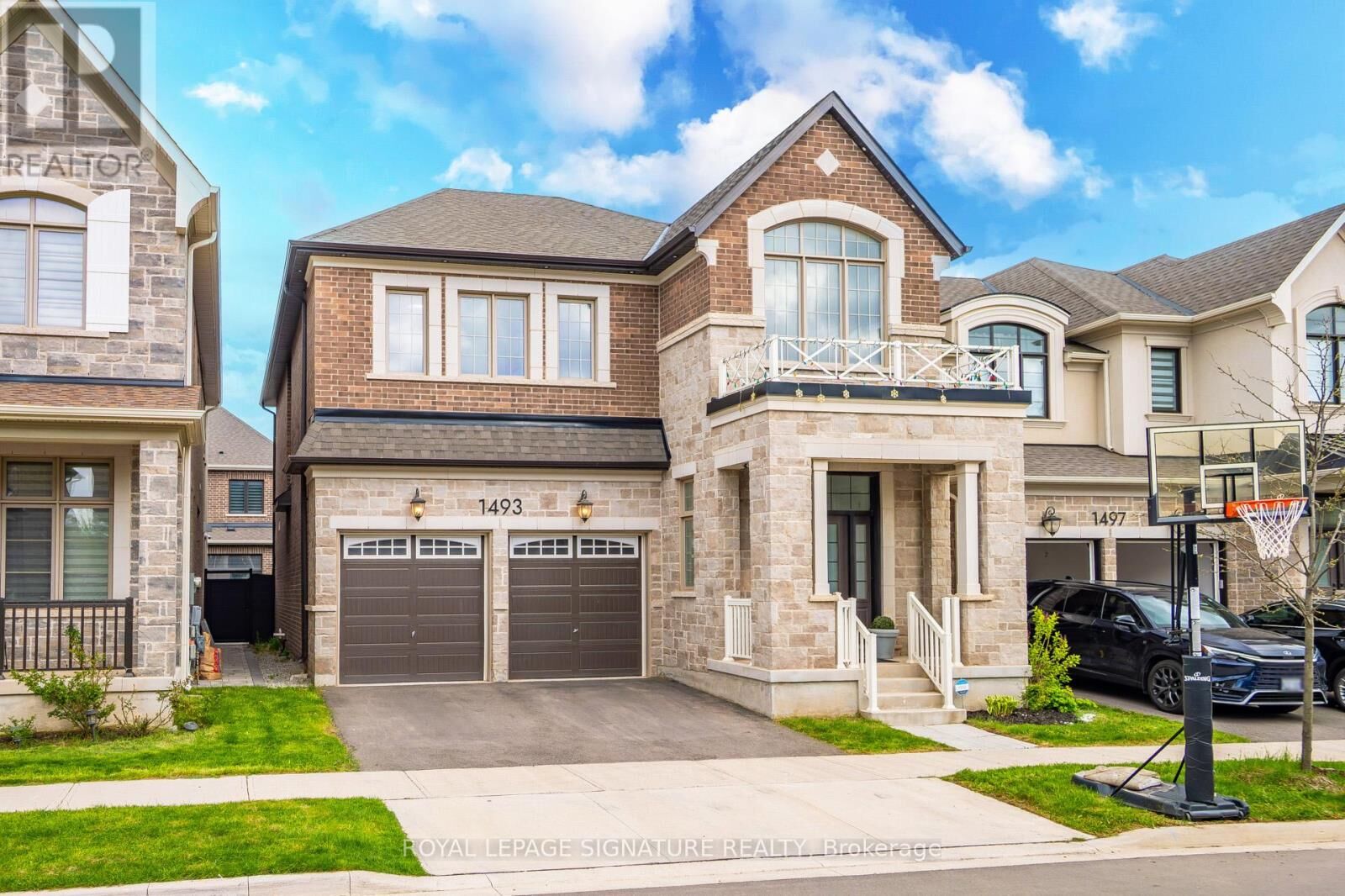 Property Photo:  1493 Ford Strathy Crescent  ON L6H 3W9 