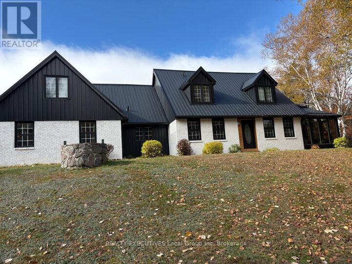 Property Photo:  1 Springdale Drive  ON P1B 8G2 