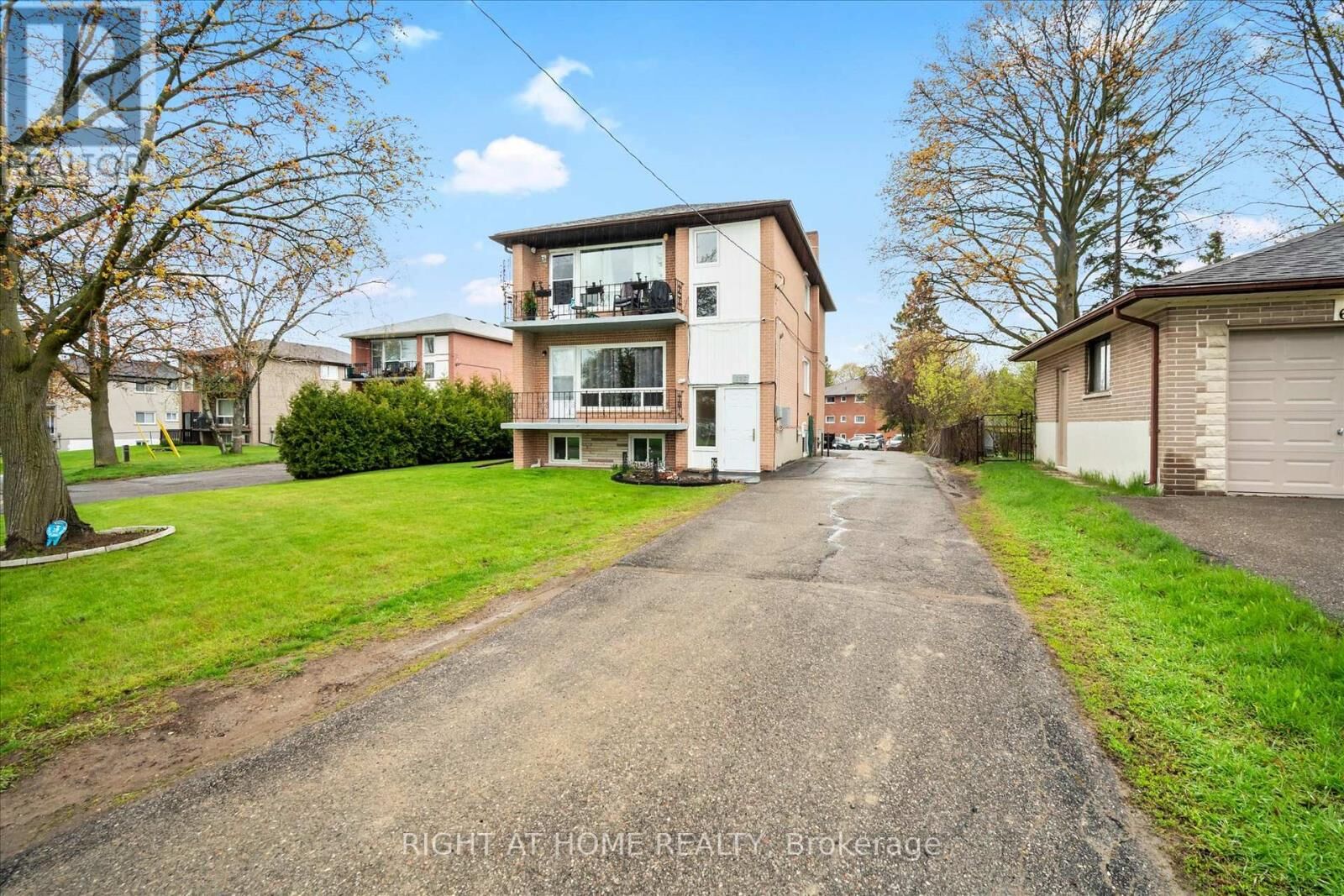 Property Photo:  606 Lansdowne Drive  ON L1G 1W4 