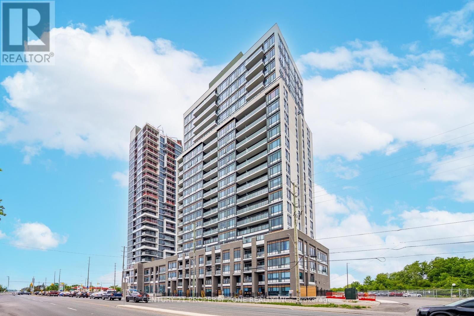 Property Photo:  8010 Derry Road West Th 105  ON L9T 2X5 