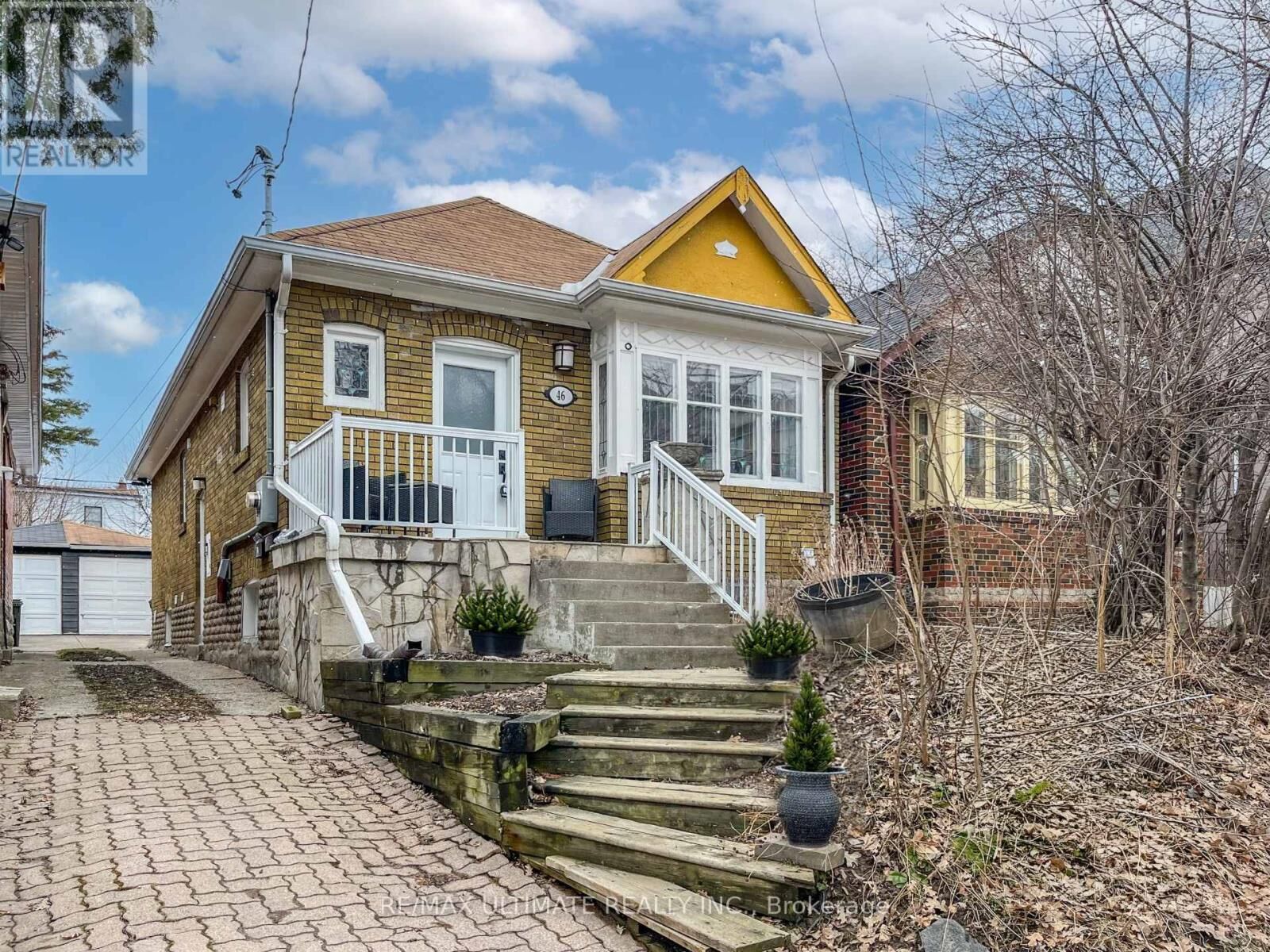 Property Photo:  46 Lorindale Avenue  ON M5M 3C2 