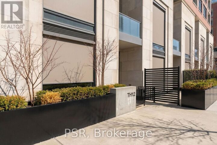 Property Photo:  33 Frederick Todd Way Th12  ON M4G 0C9 