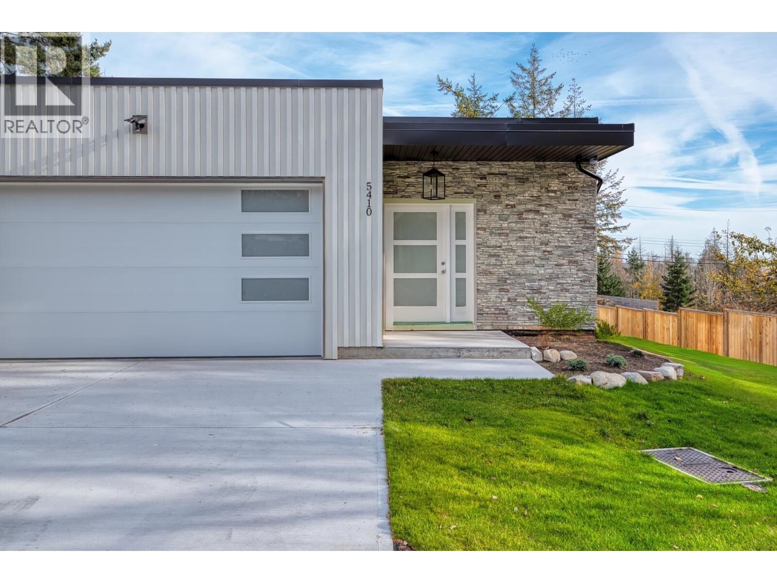 Property Photo:  5410 Stellar Way  BC V7Z 0M3 