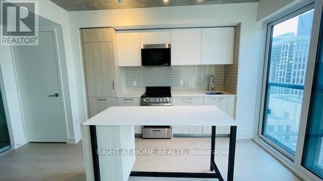 Property Photo:  65 Mutual Street 1905  ON M5B 0E5 