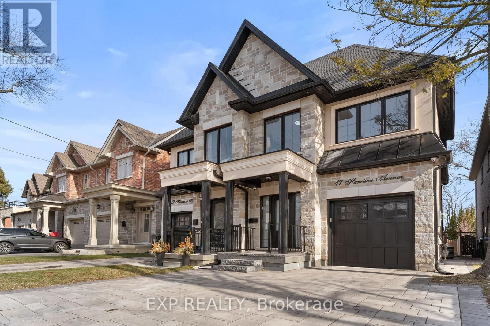 Property Photo:  17 Harrison Avenue  ON L5H 2N8 