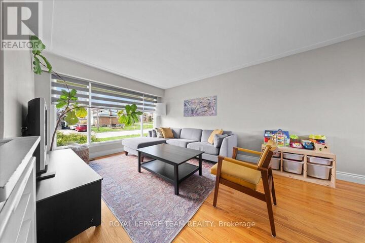 Property Photo:  753 Dickens Avenue  ON K1G 2X9 