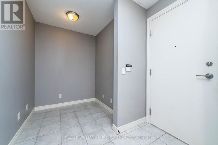 Property Photo:  70 Town Centre Court 806  ON M1P 0B2 