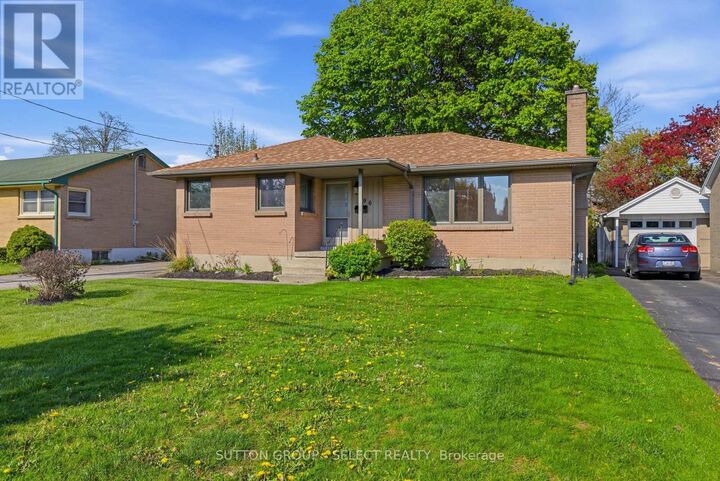 Property Photo:  196 Dawn Drive  ON N5W 4X1 