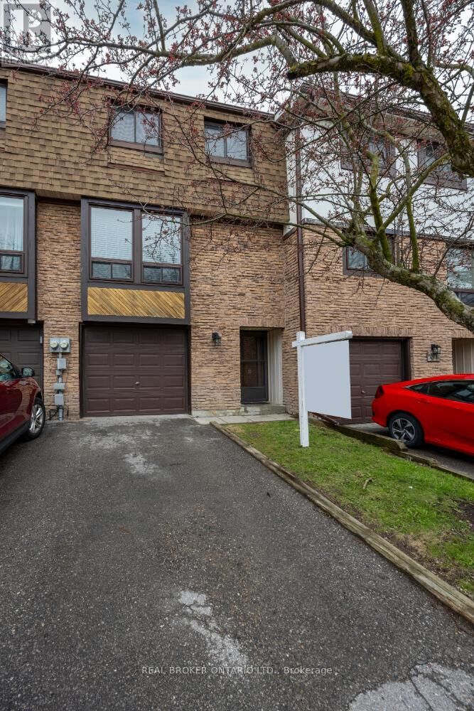 Property Photo:  220 Ormond Drive 30  ON L1G 6T5 
