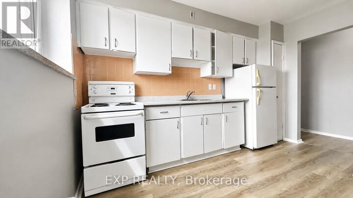 Property Photo:  12 Westmount Road 9  ON N2M 1R5 