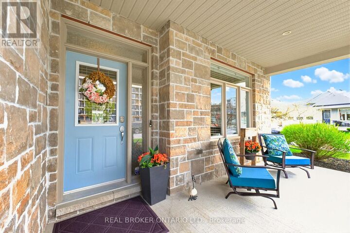Property Photo:  341 Bobolink Ridge  ON K2V 0B9 