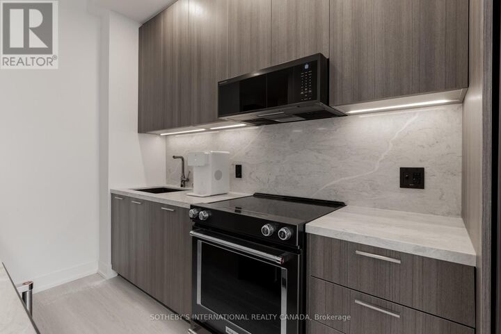 Property Photo:  31 York Garden Way 505  ON M6A 2V1 