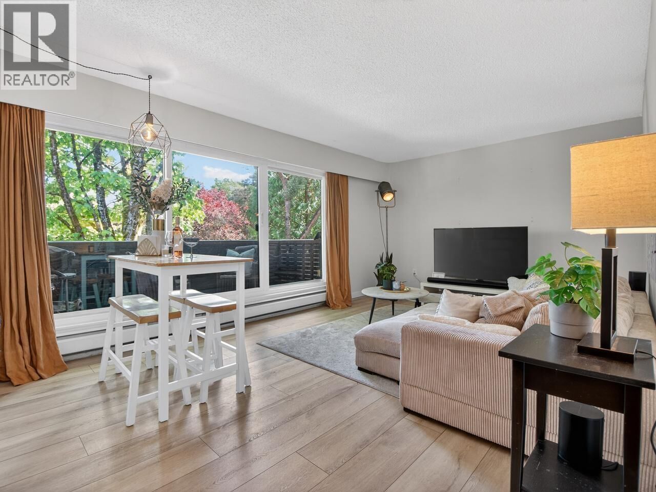 Property Photo:  391 East 7th Avenue 304  BC V5T 4H1 