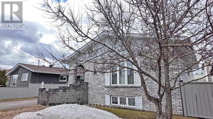 Property Photo:  101 Bloor Avenue  ON P0N 1H0 