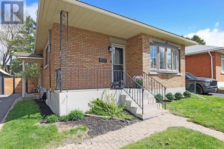 Property Photo:  390 Maria Goretti Circle  ON K1L 6S4 