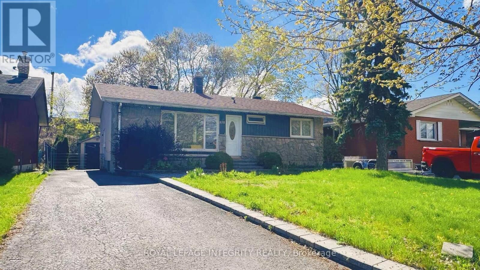 Property Photo:  870 Claude Street  ON K1K 2S6 