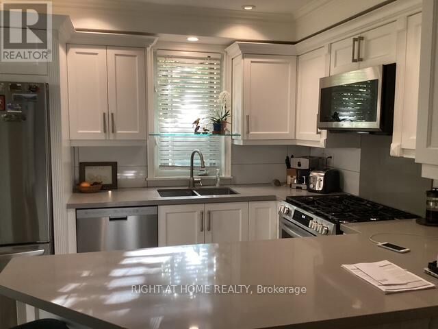 Property Photo:  1186 Royal York Road 2  ON M9A 4B3 