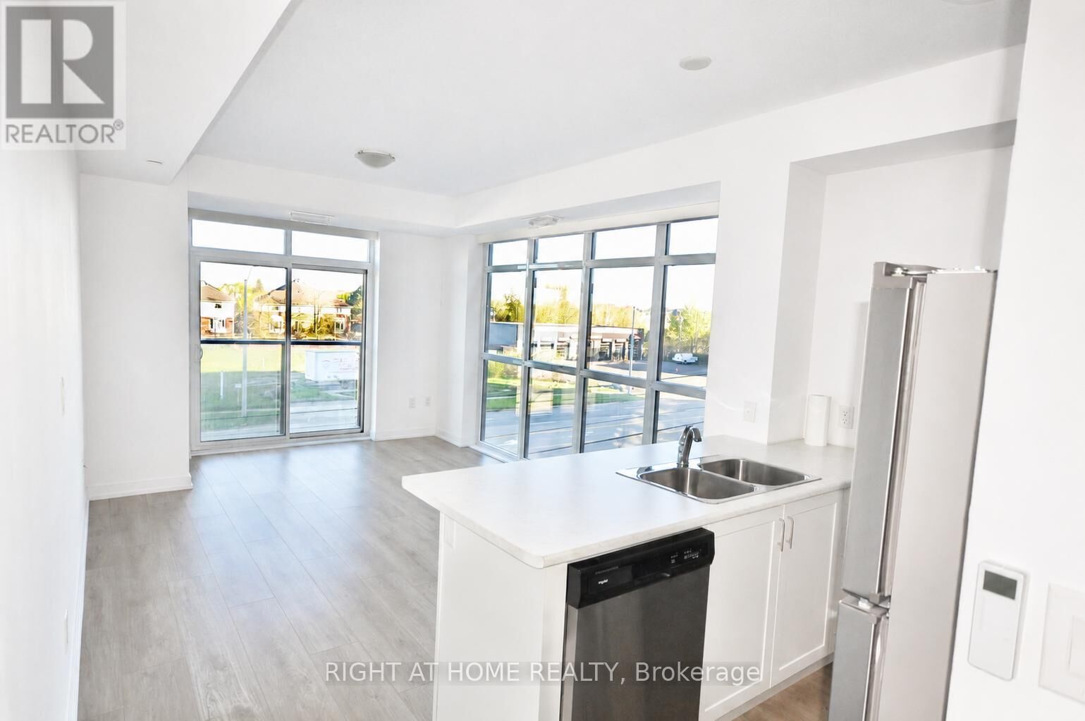 Property Photo:  450 East Dundas Street East 306  ON L8B 1Z2 