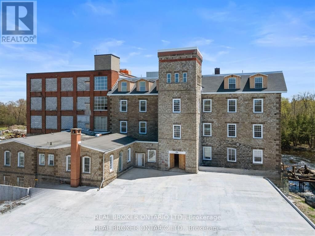 Property Photo:  150 Mill Street 206  ON K7C 1T4 