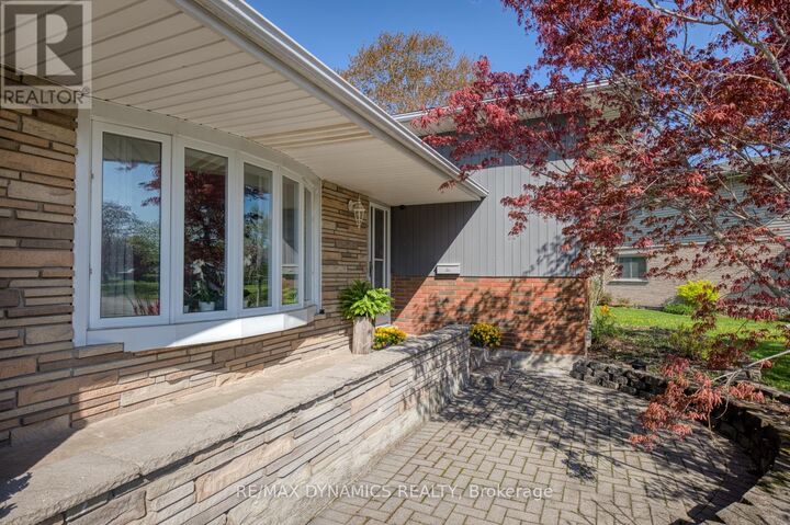 Property Photo:  51 Karen Crescent  ON L3C 2Y7 