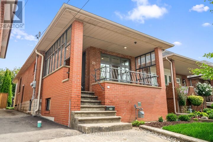 Property Photo:  25 Chamberlain Avenue  ON M6E 4J7 