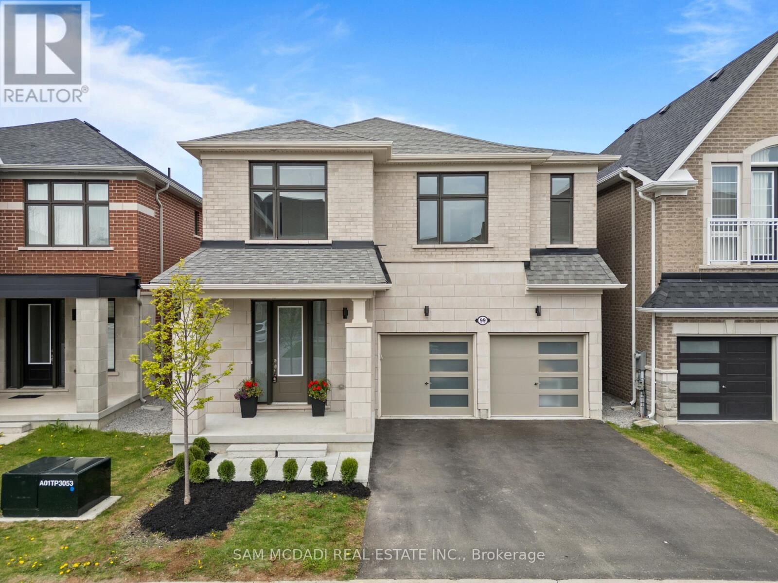 Property Photo:  99 Black Walnut Court  ON L4G 3X7 