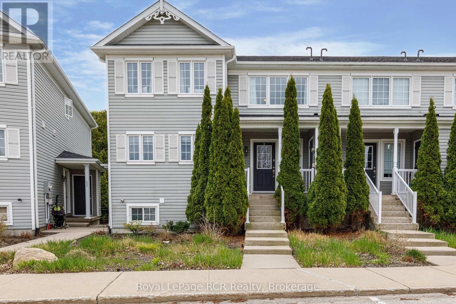 Property Photo:  9 Royalton Lane  ON L9Y 5K4 