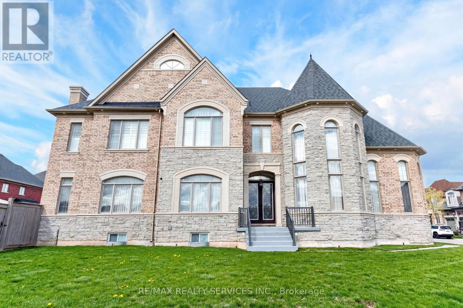 Property Photo:  28 Pendergast Court  ON L6P 4G7 