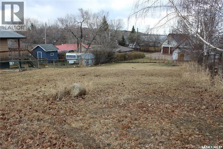 Property Photo:  631 Jeanne Crescent  SK S0M 1L0 