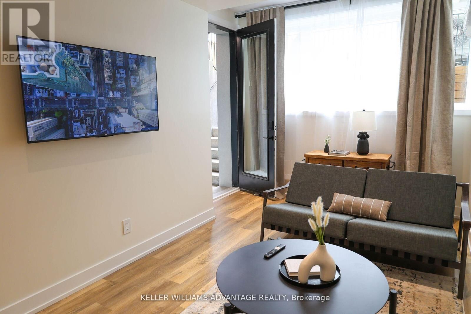 Property Photo:  12 Batavia Avenue Unit 4  ON M6N 4A2 