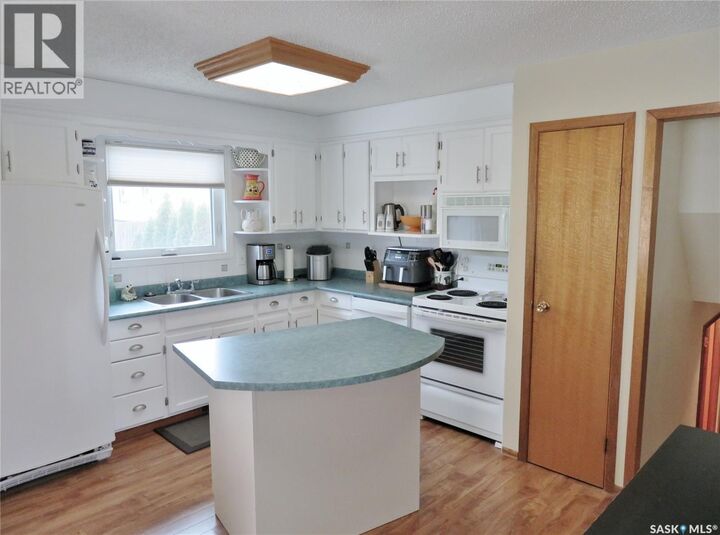 Property Photo:  315 Benesh Crescent  SK S7K 6P1 