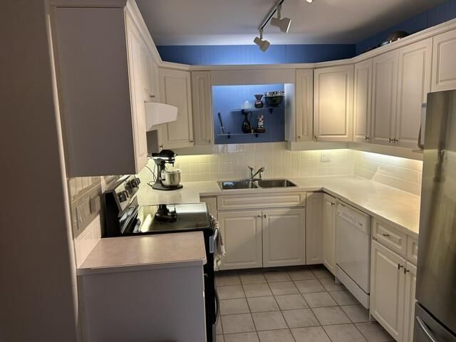 Property Photo:  45734 Patten Avenue 203  BC V2P 1S1 