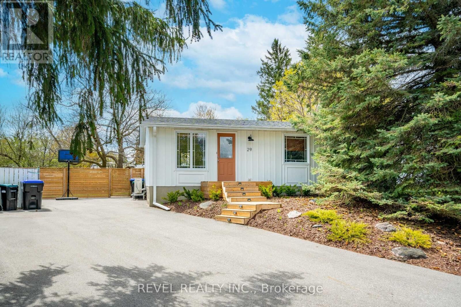 Property Photo:  29 Greenaway Street  ON L0G 1W0 