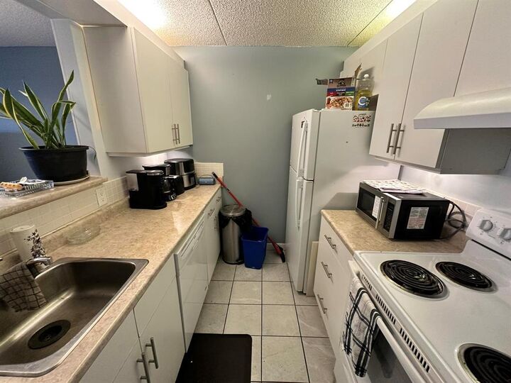 Property Photo:  77 Edmonton Street  MB R3C 4H8 