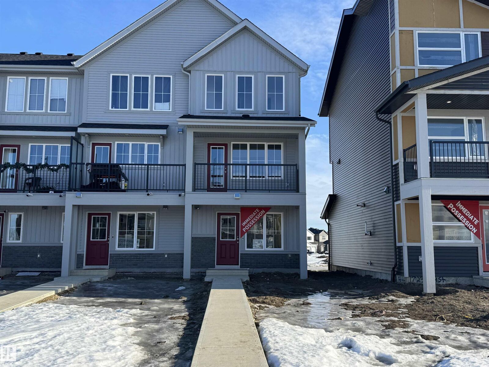 Photo de la propriété:  17237 4 Street NW  AB T5Y 4G5 