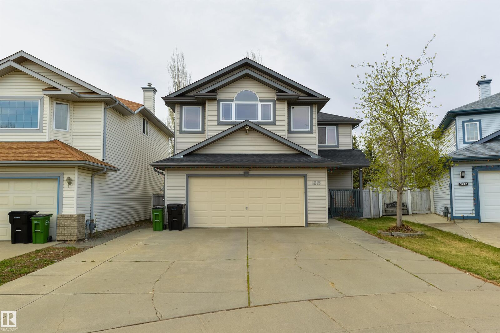 Property Photo:  1215 Ormsby Lane NW  AB T5T 6R2 