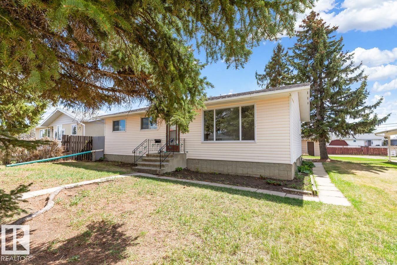 Property Photo:  10103 104 Avenue  AB T8R 1A8 