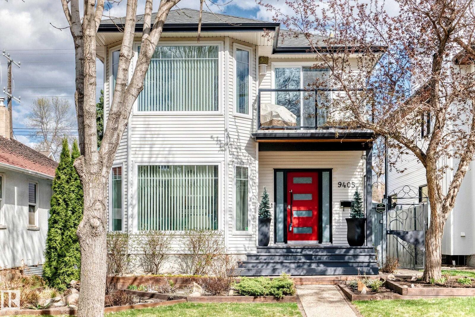 Property Photo:  9405 101 Street NW  AB T5K 0W5 