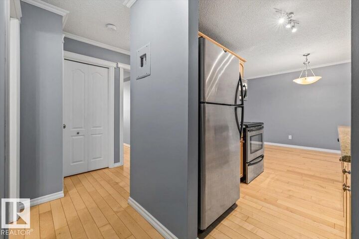 Property Photo:  10547 83 Avenue NW 201  AB T6E 2E1 