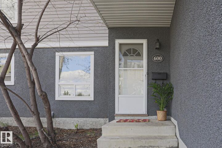 Property Photo:  600 Lakewood Road NW  AB T6K 3Y1 