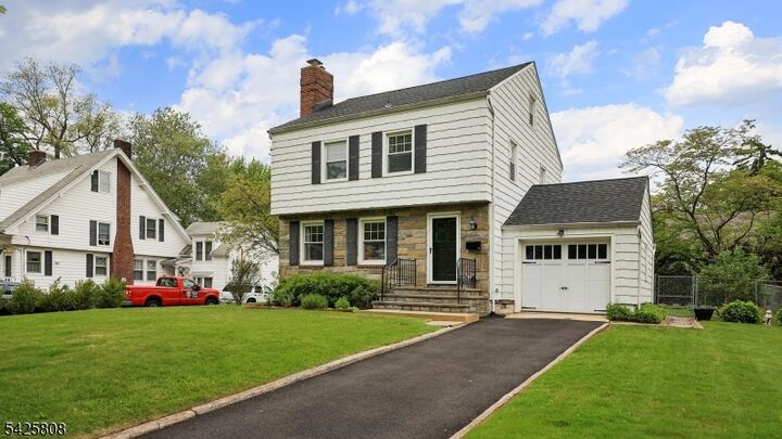 Property Photo:  9 Hawthorne St  NJ 07016 