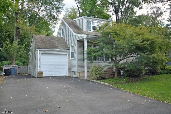 Property Photo:  64 Fairview Ave  NJ 07974 