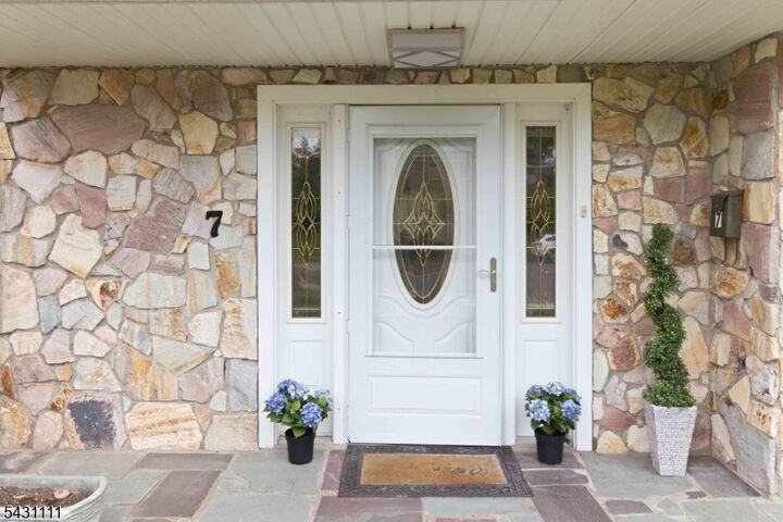 Property Photo:  7 Keith Pl  NJ 07452 