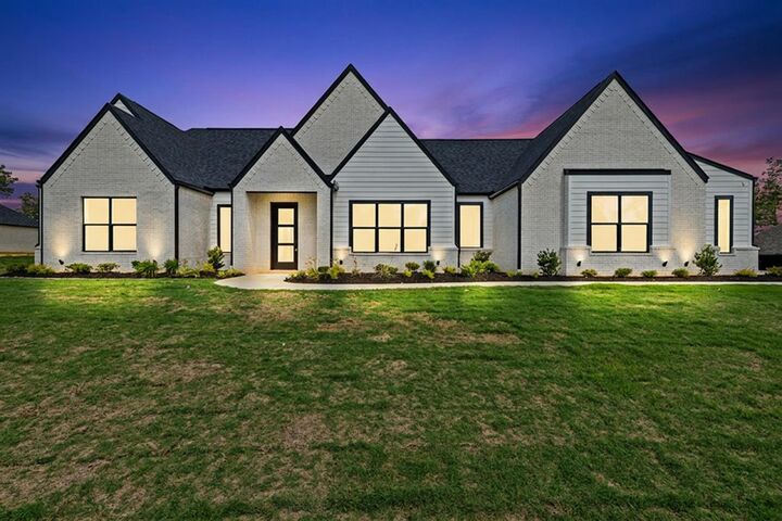 Property Photo:  230 Cottonwood  TX 75605 