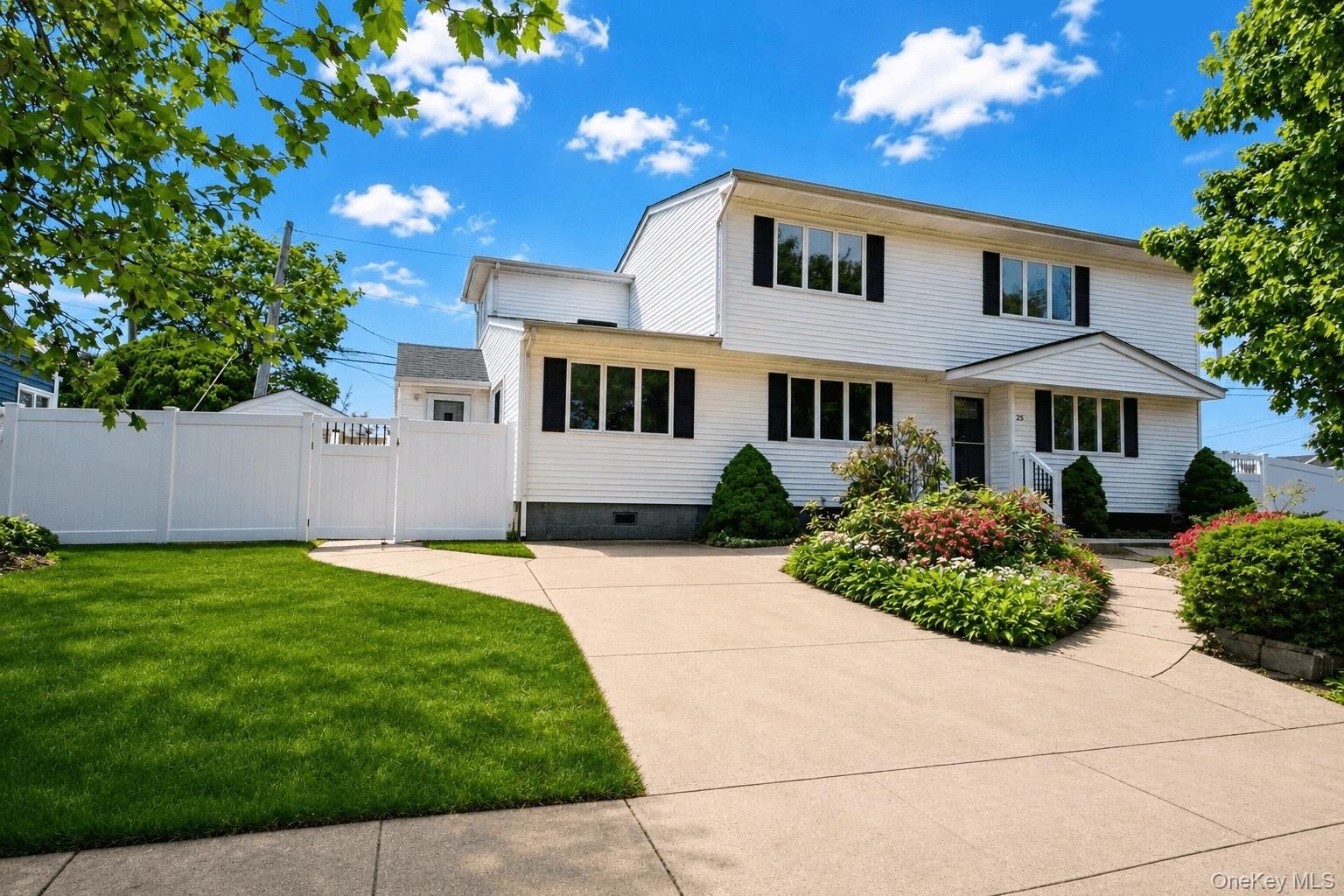 Property Photo:  25 Whitetail Lane  NY 11725 