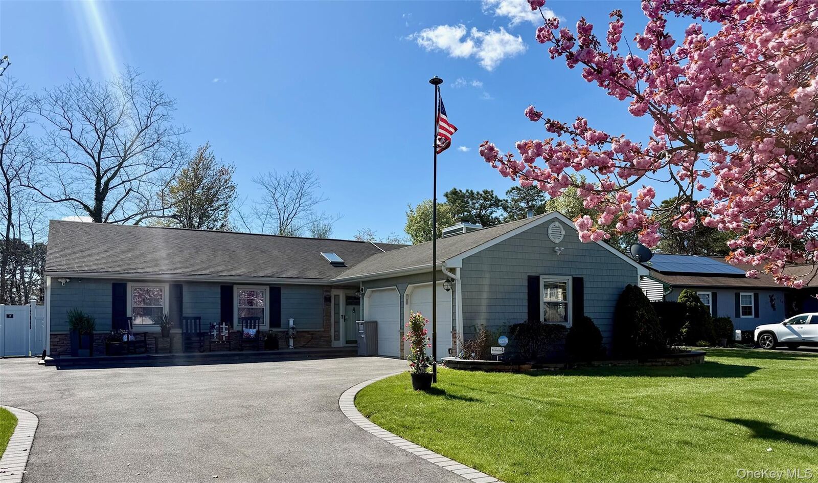 Property Photo:  11 Hollow Oak Drive  NY 11772 