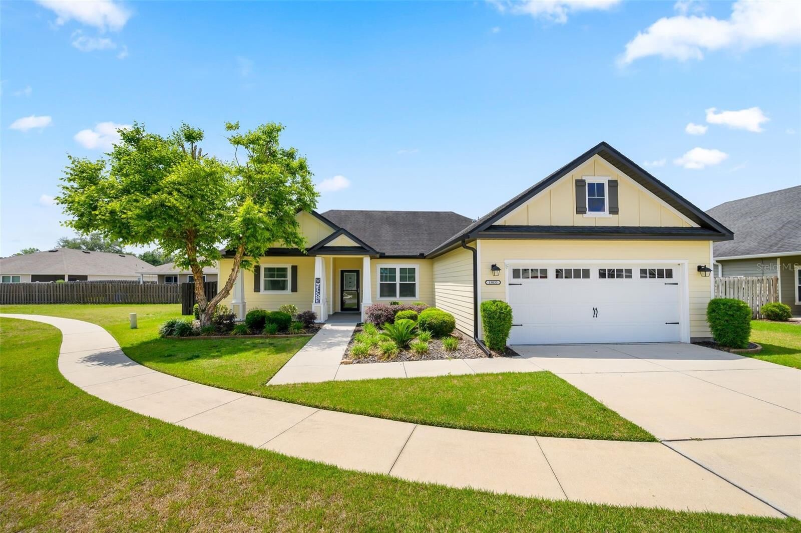 Property Photo:  19033 NW 166th Avenue  FL 32643 